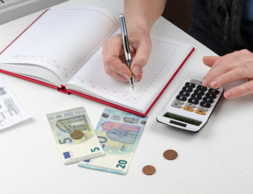 Creating a Monthly Budget Plan While Paying a Cash Advance